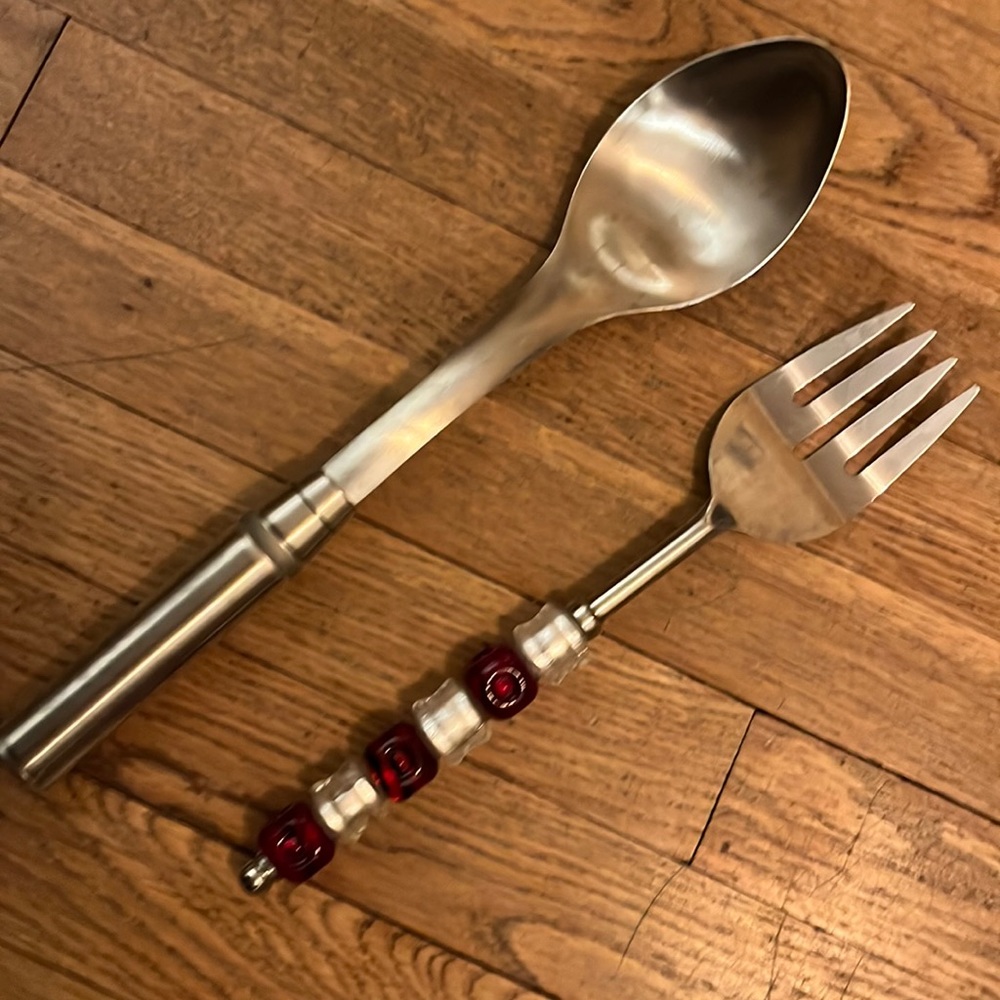 Serving utensils